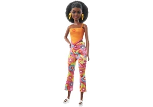 Barbie HPF74 Fashionistas Puppe Barbie Lockige Schwarze Haare Und Zierlicher Körperbau