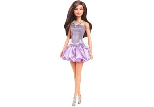 Barbie HYT92 Fashionistas Puppe Barbie Nr. 234 in Einem Violetten Paillettenkleid Mit Silberschmuck, Braune Haare