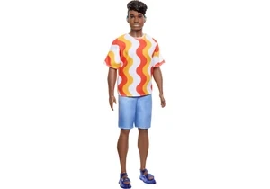 Barbie HRH23 Fashionistas Puppe Ken Nr. 220 Mit Hörgeräten, Die Ein Orangefarbenes Shirt Und Plateau-Schuhe Trägt