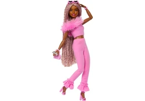 Barbie HYV28 Deluxe Style Puppe Barbie Nr. 4 Mit Weichem Rosafarbenem Jumpsuit Und Rosa Und Braunen Geflochtenen Zöpfchen