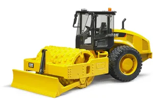 Bruder 2450 Cat Walzenzug mit Planierschild und Stampffussbandage