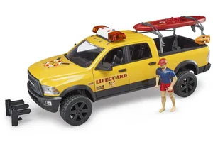 Bruder 2506 RAM 2500 Power Wagon Life Guard mit Figur, Stand Up Paddle und Light & Sound Modul