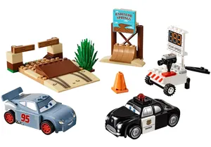 Lego 10742 Juniors Disney Cars  Rasante Trainingsrunden in der Teufelsschanze