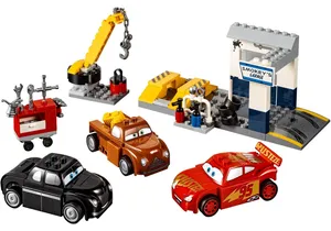 Lego 10743 Juniors Disney Cars  Smokeys Garage