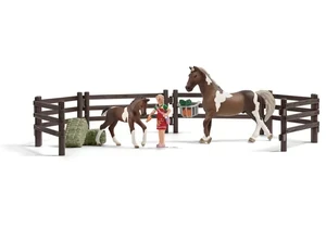 Schleich 21049  Horse Club  Pferdefütterung Trakehner